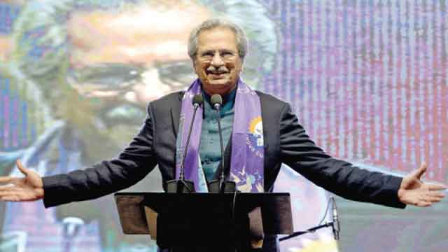 badshah_bari's tweet photo. ہم لیپ ٹاپ نہیں... چھٹیاں بانٹتے ہیں چھٹیاں... 😂😎😂 https://t.co/OBkgVtaehZ