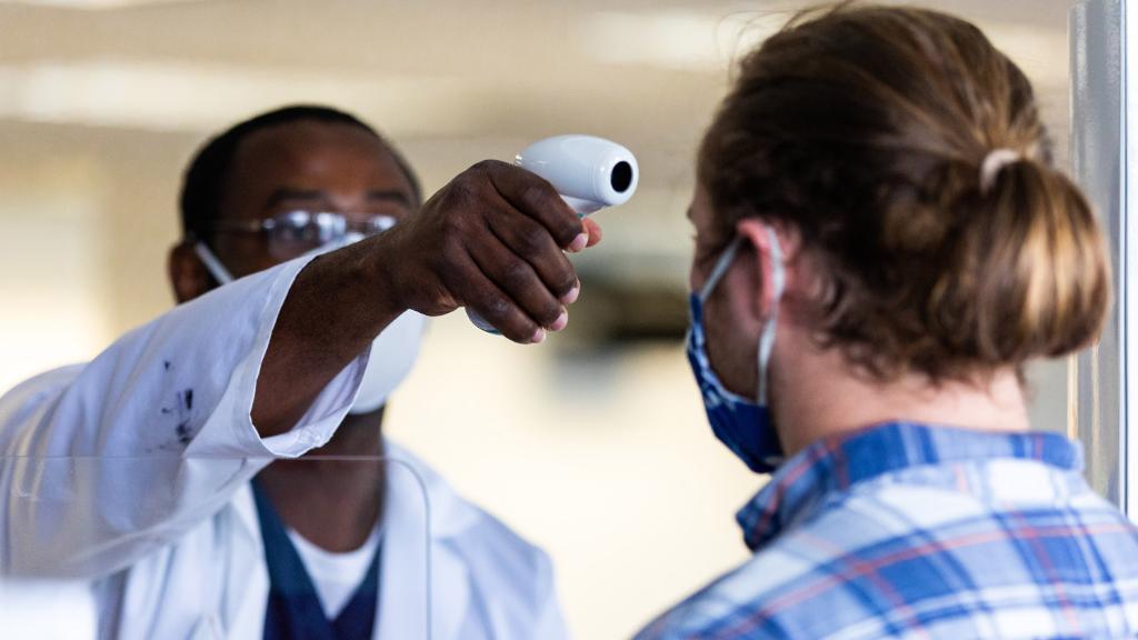 CVSHealth's tweet image. #ReturnReady builds on our nationwide community-based #COVID19 testing infrastructure. Learn more about how we are helping colleges and universities return to school safely with the ability to test anytime, at no cost, with results in minutes. cvs.co/2HEJwgE