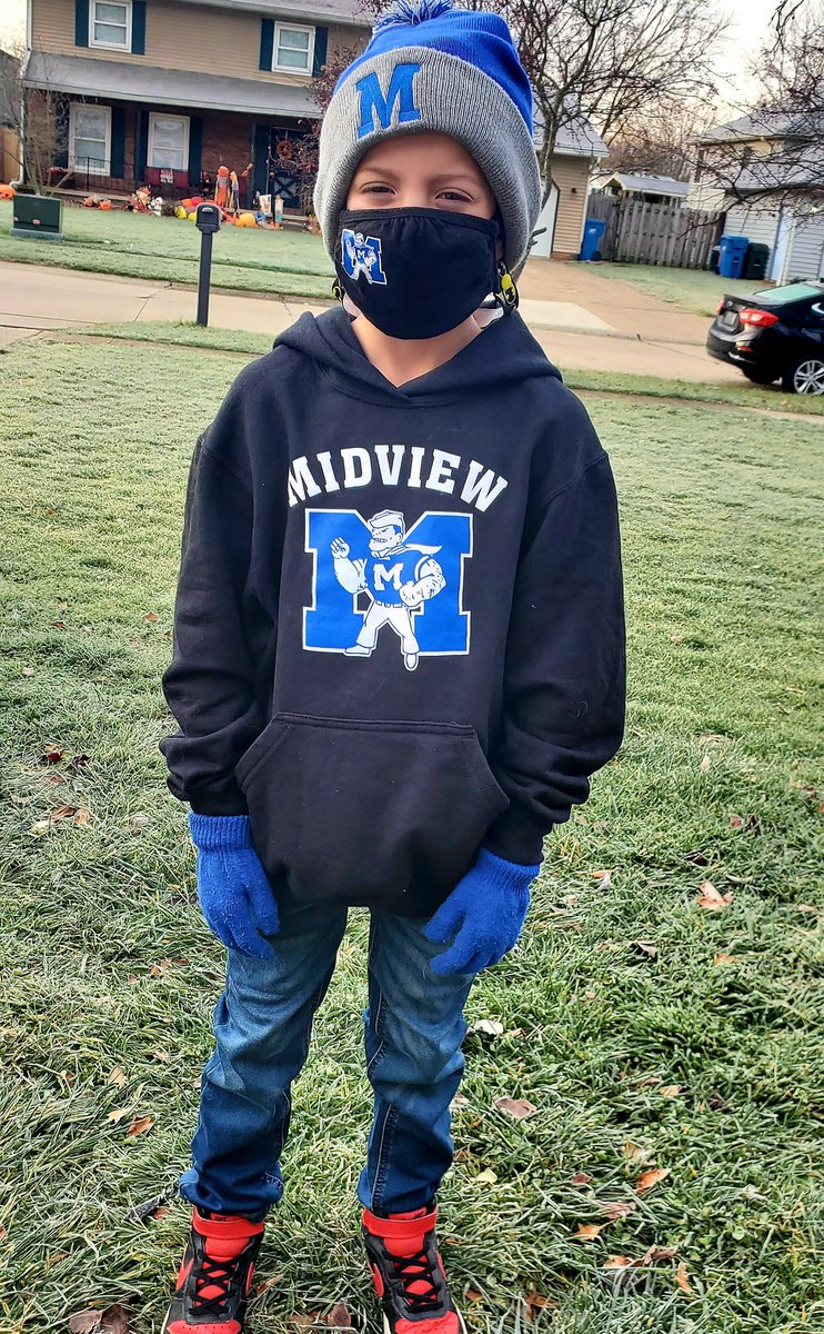 JenVan247's tweet photo. My little Middie ⚓💙 thankful for such an amazing school district! 
@MidviewPTA @CMolnarMLSD @MidviewLocal https://t.co/3VcJIAialm