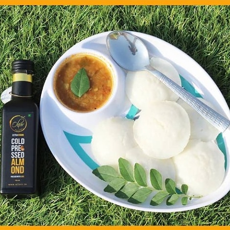 OlixirOils's tweet photo. A unique version of Cold Pressed Almond Oil
#olixiroils #coldpressedoils #coldpressedalmondoil #idlisambhar #almond #healthylife #healthylifestyle #foodgasm #instagram #edibleoil #pureoil https://t.co/ItARAW4Owi