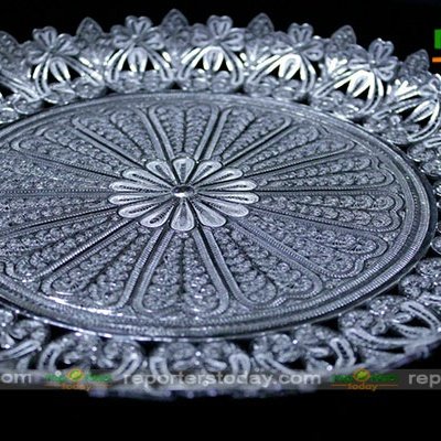 indiainmedan's tweet photo. #Vote4Local Tarakasi #Odisha is striking for brilliant craftsmanship.
Though it survived several centuries, it is now battling for survival in hands of a few craftsmen families in #Cuttack.People & Govt support is critical for its revival.📸Wikipedia @odisha_tourism @CulturelIle https://t.co/HTsKuAkVF7