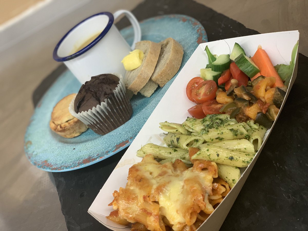 Lunch today at Deutsche Schule London, pasta day with pesto pasta or pasta tomato bake a range of salads and crudités, homemade bread, parsnip soup and chocolate muffins. #chocolate #pasta #bread #soup @Thomas_Franks_ <a href="/chrisjerramchef/">chris jerram</a> <a href="/MattSteadman2/">Matt Steadman</a> <a href="/FrankBothwellTF/">Frank Bothwell</a> <a href="/DSL_London/">Deutsche Schule London</a>