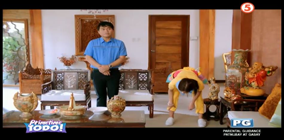TV5manila's tweet photo. Laban Diding! Sipol! 😂

Ewan ko ha, pero baka hindi masaya childhood nito ni Sir Dencio eh. So salty! 😅

#SILNationalDayOff #StayInLoveOnTV5 #TV5BiggerBetterBERMonths https://t.co/81Fft5nhfN