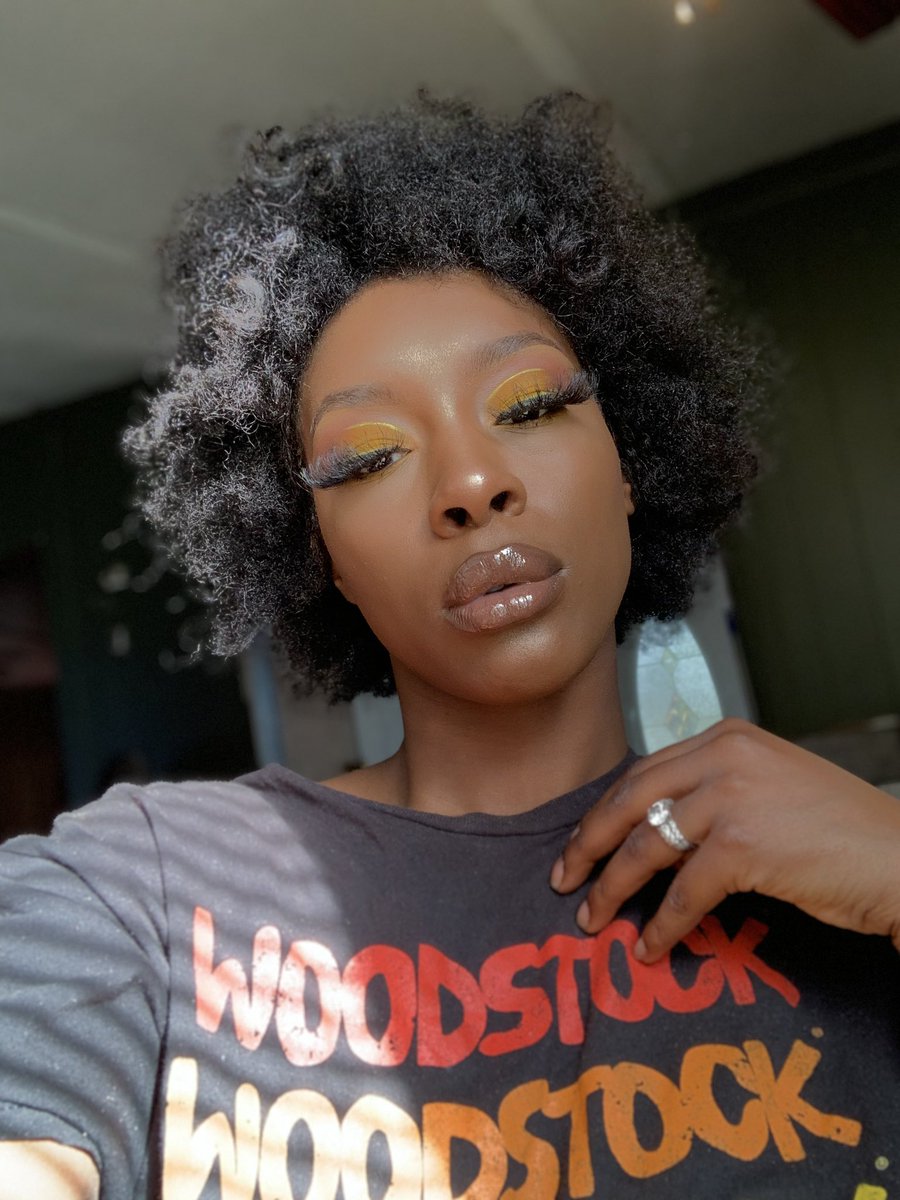 HIGHdrated_Mami's tweet photo. It’s the Gloss bomb for me @fentybeauty #FENTYBEAUTYUNIVERSITY #makeuptwitter #makeupforpoc #makeupforwoc #melaninmakeup #mua https://t.co/7FoZIn8oeL