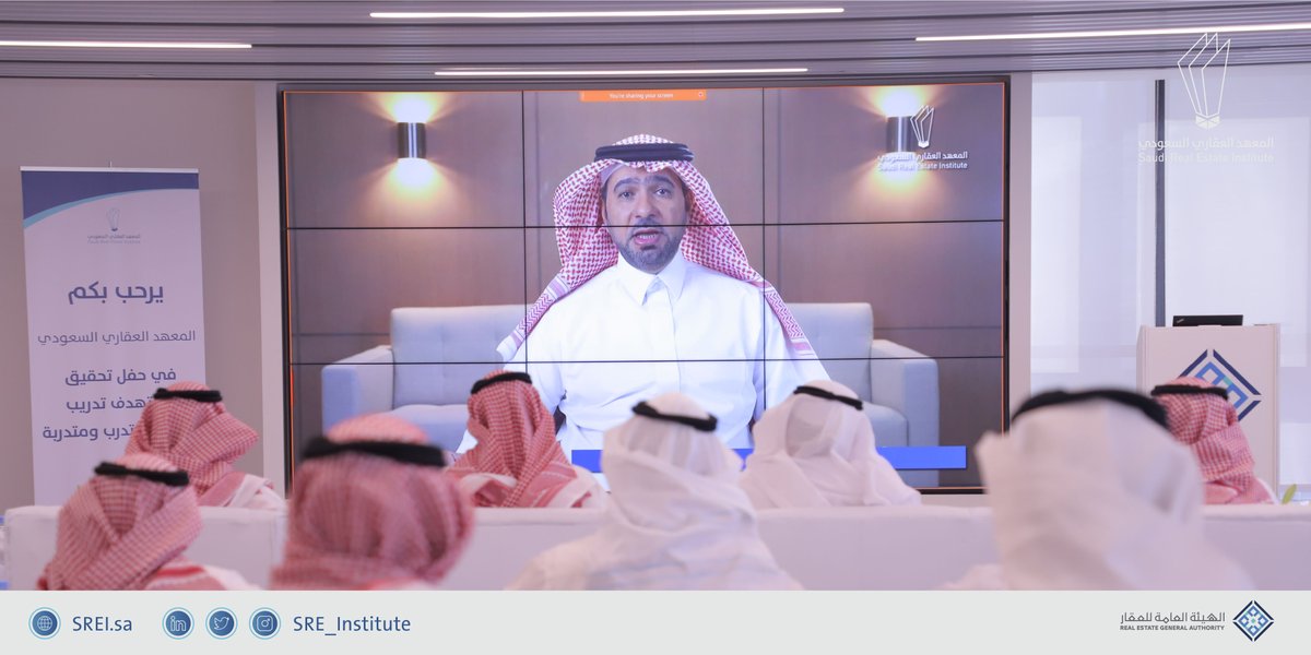 احتفل #المعهد_العقاري_السعودي اليوم بتحقيق أحد أهداف استراتيجيته بنهاية الربع الثالث من العام الحالي، بتدريب ٤٠ ألف متدرب ومتدربة، من خلال ٨٦٣ دورة تدريبية، والتي ساهمت في تنظيم وتطوير السوق العقاري السعودي، وخلق فرص وظيفية لشابات وشباب الوطن.
#أربعين_ألف_ومكملين https://t.co/0MliqlQFo0