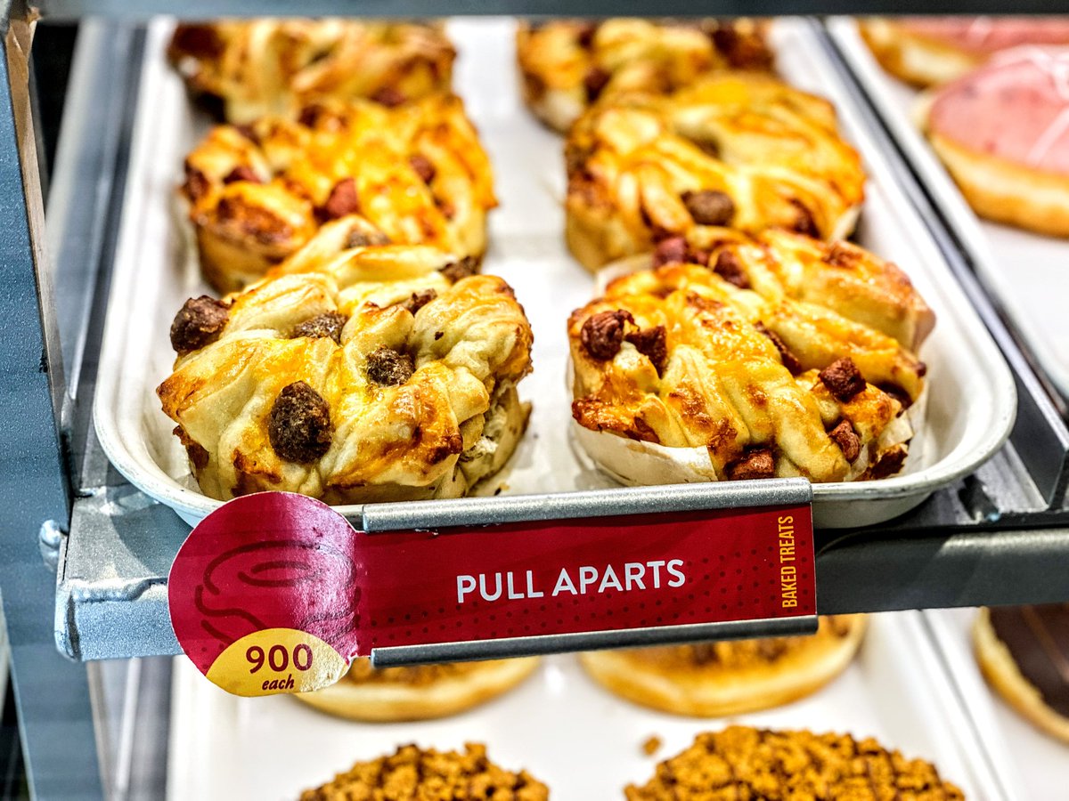 LostInLagos's tweet image. A cheesy snack to keep this day together! #Pullaparts 😉
@krispykremeng 

#SOM #Spotofthemonth
#Lostinlagos