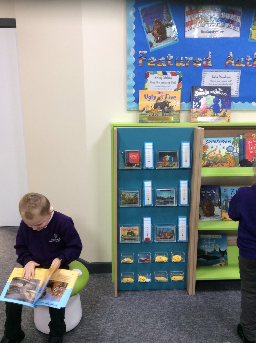 DanesInfAcad's tweet photo. Olive tree class are delighted to visit our fabulous new library and choose from our lovely new books. #DIAReading #enjoyment #books https://t.co/FBv3avLvoB