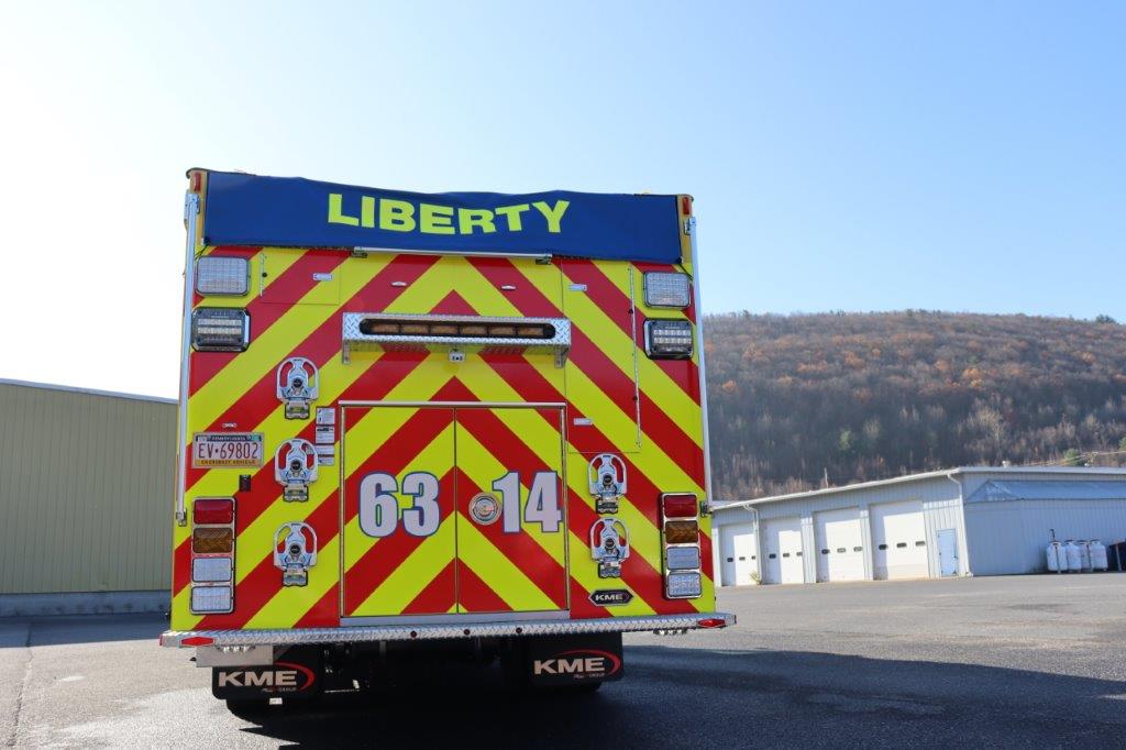 KMEFire's tweet photo. With a 1,000 gallon water tank and Waterous 1,500 GPM Single Stage Pump Liberty Fire Company #4's new #Custom #Panther #Pumper is ready to get to work. 
Thank you for choosing #KME! 
#KMEWorksForYou  #FireTruck #FireEngine #KMEFire #KMEPA https://t.co/YX9VBzrO8C