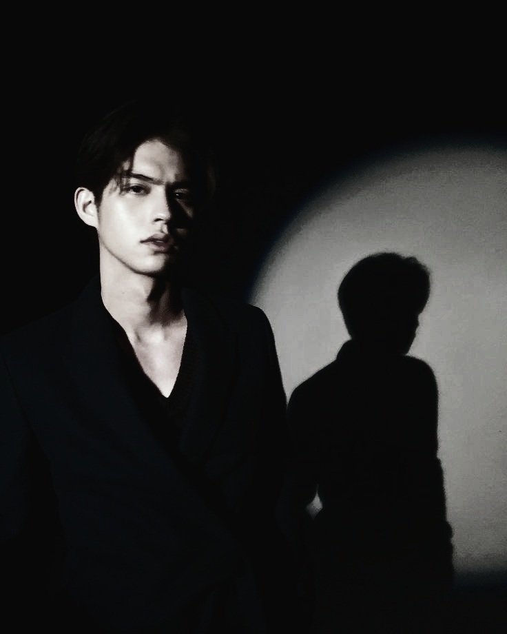 fluffourite's tweet photo. brightwin
— mafia au.

                    UNTITLED

       hidup bright, seorang bos mafia, seketika berubah tatkala menerima win, seorang asisten personal, sebagai ganti dari utang yang ia tagihkan pada seorang temannya. https://t.co/R3VlWkg61B