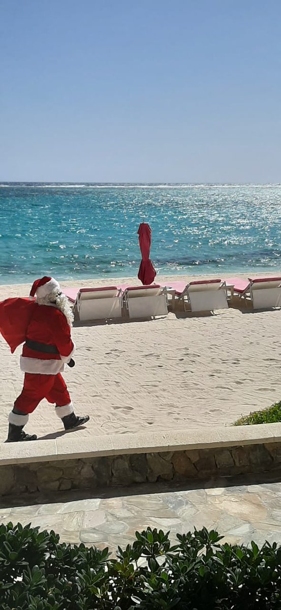 Look whose coming to town!
Four luxury villas remaining for festive ranging from 2-5 bedrooms. 
Contact reservations@canouan.com for further details.