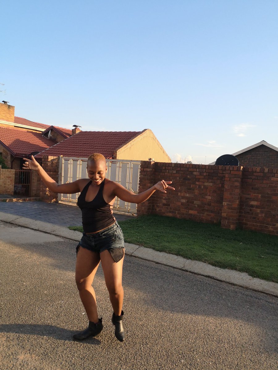 Chomey_za's tweet image. @euphonik ft ft Bob&apos;ezy and Mpumi x Busa #FreshOn947 #LockdownLiveRequest