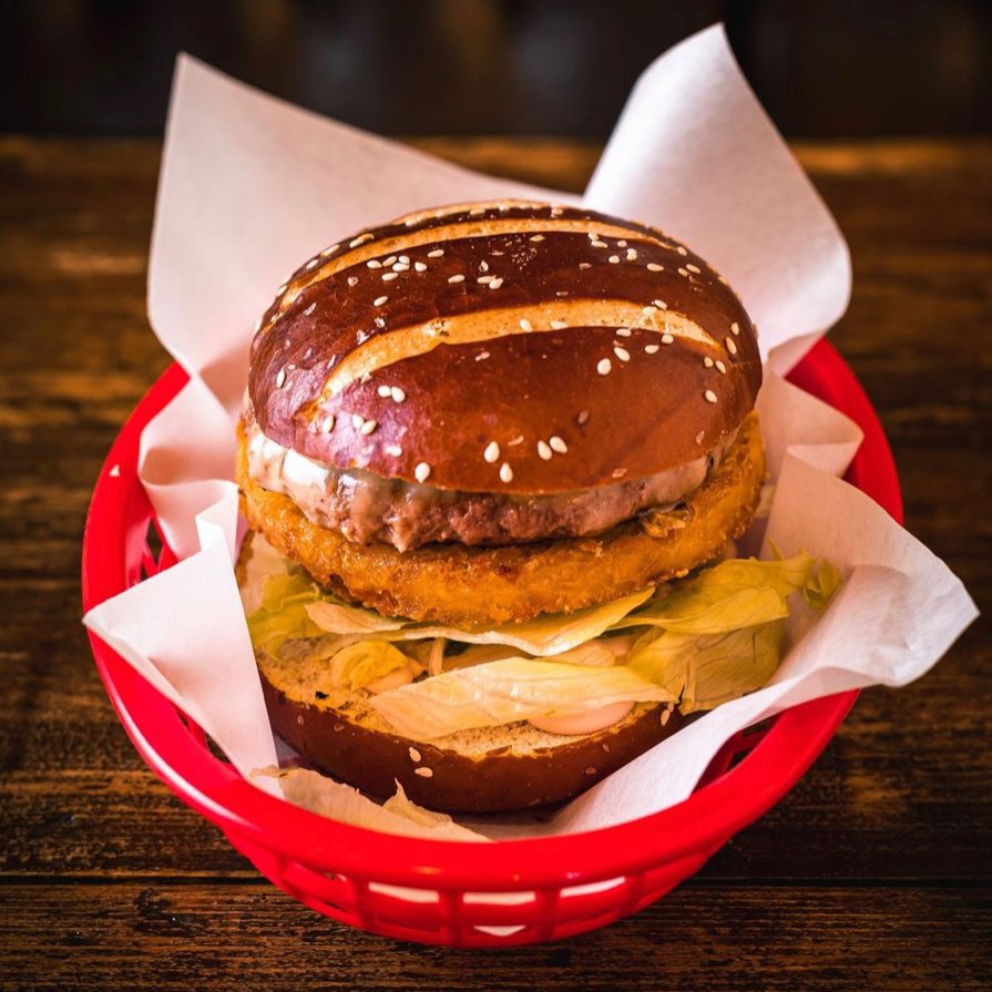 temptationburg1's tweet photo. 🌱 Calling all vegans! 🌱

Make sure you take a look at our new vegan burgers featuring #MovingMountains #meatless burger patties! https://t.co/SD1dC6BKe9