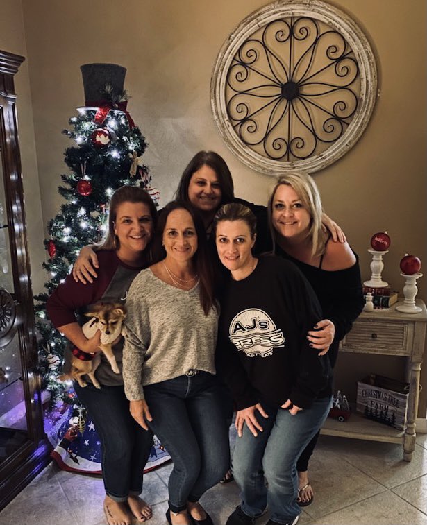 drlester2020's tweet photo. Best friends, good food, heartfelt talks, and lots of laughs. ❤️ I am so thankful. https://t.co/Rzyp0L78xB