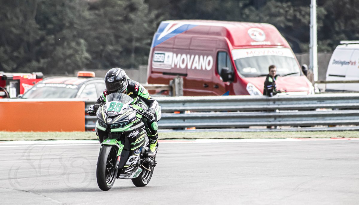 The Foggy Esses at <a href="/DoningtonParkUK/">Donington Park</a> never fail to provide great images of the quick change between turns! Click the link for more of my photos!
- instagram.com/flissflettmedi…
-
#WorldSBK #WorldSSP300 #motorsportphotography #doningtonpark #foggyesses