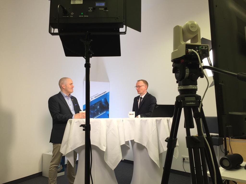 summitcle's tweet photo. Heute und morgen findet der Messekongress IT für Versicherungen statt - das Jahreshighlight für alle, die in der #IT in #Versicherungen arbeiten! Dieses Jahr sehen wir uns virtuell. Wir freuen uns auf viele spannende Vorträge und einen schönen Ausklang des 1. Kongresstages. #mkit https://t.co/7fhfHYlMCo