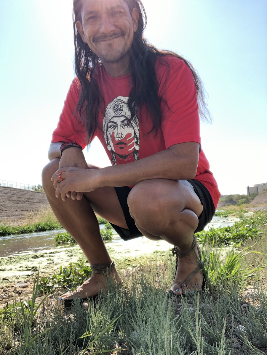 Sergio_concolor's tweet photo. Last week was #rockyourmocs day so I did 🦶🏽🏃🏾♂️
.
📍Tohono O’odham & Pascua Yaqui lands/waters
.
#rockyourmocs2020 #onesneakeronemoccasin #mmiwg #runDNC #runningismedicine #runningasmedicine
#Raramuri #Tarahumara #SierraMadre
.
*the sandals (called #Akaa) are Raramuri, I am not. https://t.co/m8NH9luPCT