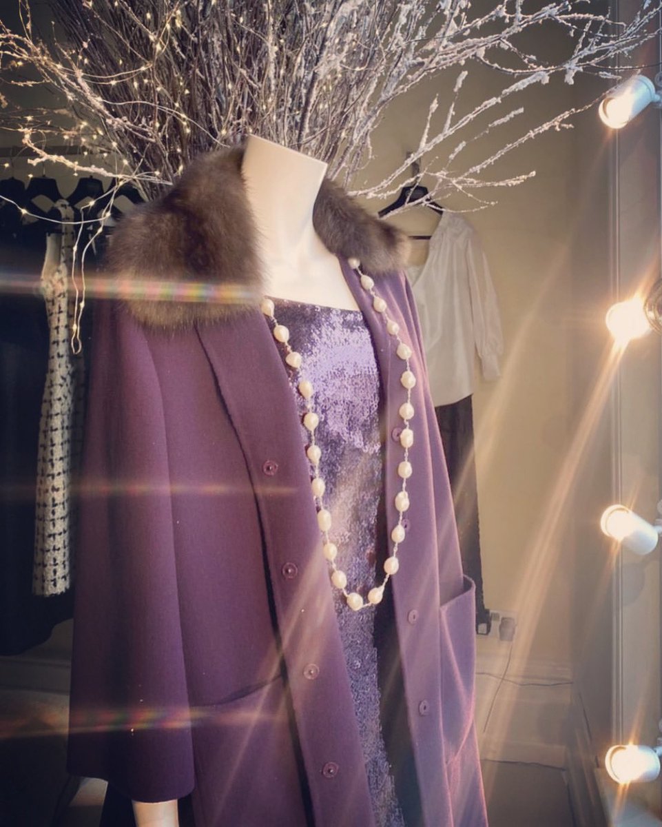 Stewart_Parvin's tweet photo. Glorious Christmas window and shop front by Dickinson and Doris... 🎄🎅🏽🎁 https://t.co/1caP9sxwrP