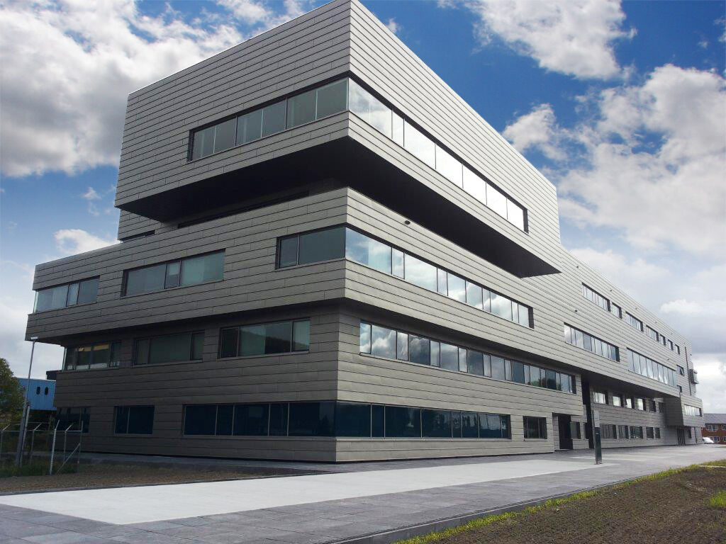 WadeArch's tweet photo. #Zinc is a living building product which becomes increasingly attractive over the years when exposed to the elements. Natural zinc forms a #patina which gives it a lifespan of over 100 years. 

#wadearch #nedzink #architecturalmetal #zincconstruction
https://t.co/oekeCpzT3Z https://t.co/neKRKaNOjv