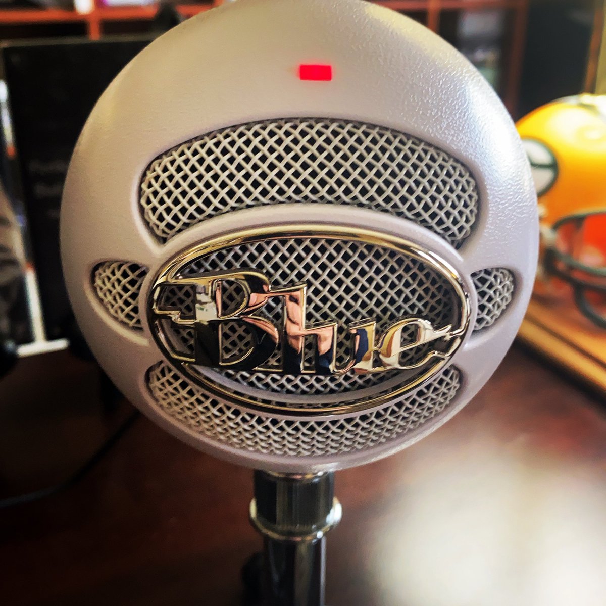 About to record @packers vs @Colts reaction for @FballFirstPod . Always better with my @BlueMicrophones . Go to the @Facebook page at 10am for video! #teamruntheball https://t.co/mQmW6zn9l3