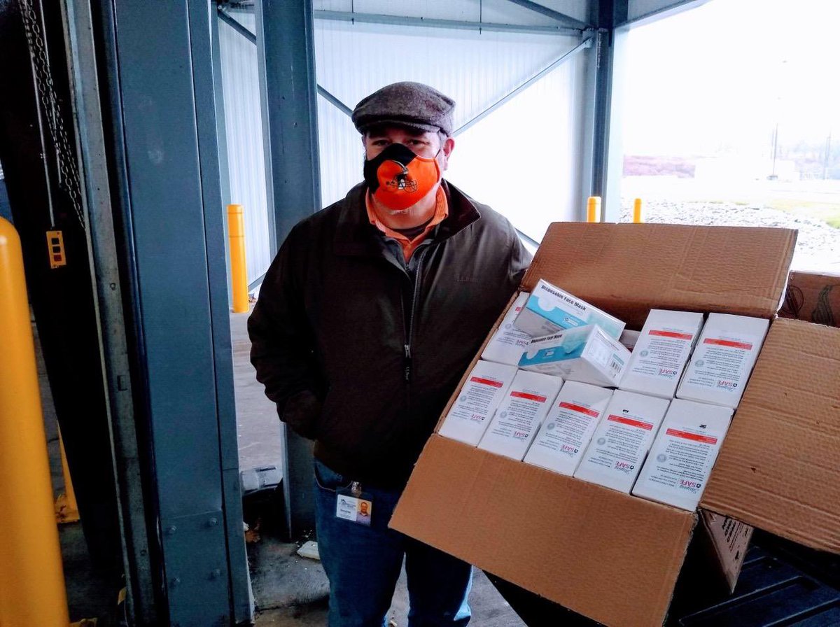DHEO_psa11's tweet photo. DHEO received almost 70,000 masks from @OhioDeptOfAging and @GovMikeDeWine for low income senior and disabled individuals in our area! All to be used to help stop the spread of COVID-19 in Ohio! https://t.co/6cBAYgL6ty