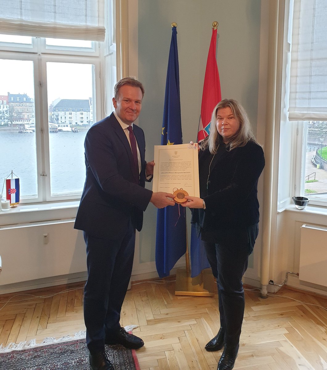 Handed in the Letter of Commission with Exequatur to the new 🇭🇷 Honorary Consul in Aalborg, Mr. Peter Moesgaard Sørensen. Congratulations! Looking fwd to our cooperation! 🇭🇷🇩🇰