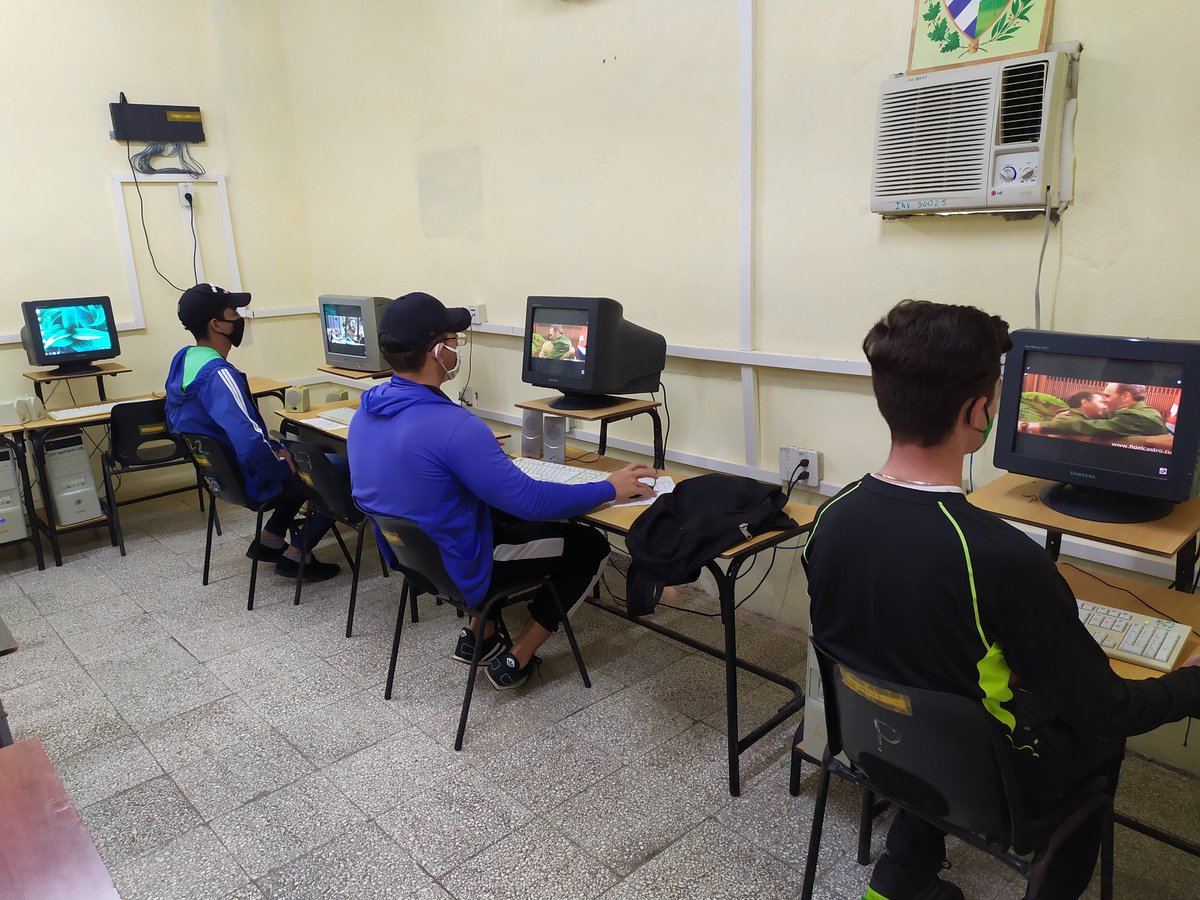 PeriodistaAvil1's tweet photo. Universitarios tuneros se unen al Encuentro Internacional Online Ideas que son banderas que se desarrolla desde este martes hasta el 26 de noviembre.
#IdeasQueSonBanderas #JovenesDeIzquierda 
@UJCdeCuba @Volcanic88 @lucien_lozada @Dayronmrdguez @FEUdelaULT @ULTCuba https://t.co/Rl5mjpImoa