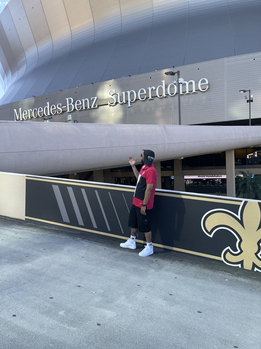 ItsFanGoals's tweet photo. Live From The Swamp.... 🔴⚫️‼️
#🖕🏾TheAints #ItsGameday #FalconsVsAints #MercedesBenzSuperdome #TommyXFalcons #ItsFanGoals ™️ https://t.co/Z8qLlSaZci