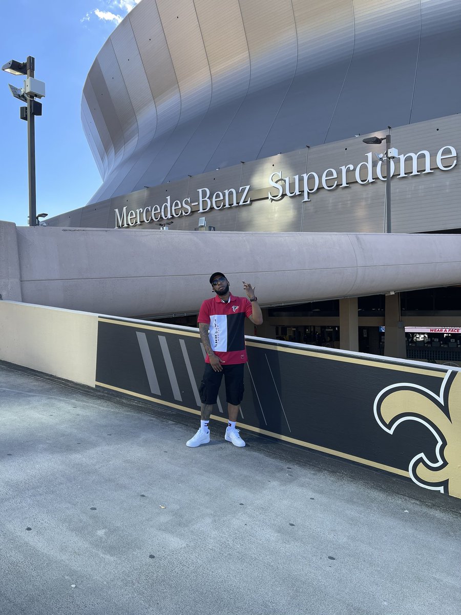 ItsFanGoals's tweet photo. Live From The Swamp.... 🔴⚫️‼️
#🖕🏾TheAints #ItsGameday #FalconsVsAints #MercedesBenzSuperdome #TommyXFalcons #ItsFanGoals ™️ https://t.co/Z8qLlSaZci