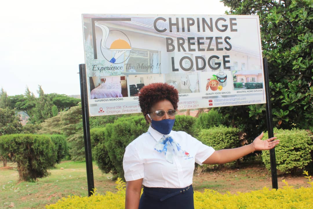 ZtaUpdates's tweet image. Located just 32km from Chirinda Forest is Chipinge Breezes Lodge, all ready for your visit to the #Easternhighlands.  It offers both accommodation &amp;amp; events facilities, all the required #COVID19 measures are in place to assure guests of their safety.
#TourismLookout
#ZimBho👍