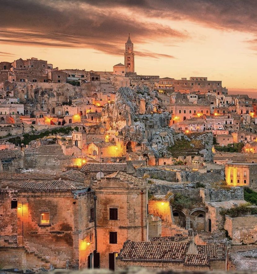 📍Matera, Italy
Beautiful atmosphere in #Matera 😍

#walkingarounditaly #Matera #Italy #24novembre