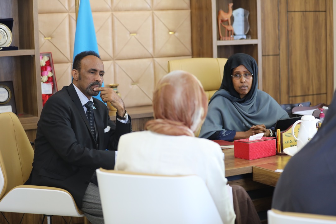 MoH_Somalia's tweet image. @AbikarDr, Welcomed Hanna Laitinen, Finland Counsellor for Education &amp;amp; Social Development with Suleqo Yusuf, the Coordinator for Development Cooperation, Finland supports SRHR service delivery, capacity building of health institutions &amp;amp; workforce @FinlandinSom, @UNFPA_SOMALIA