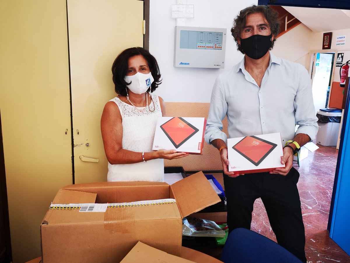InstitutoINECA's tweet photo. #tomamitablet
Más de 200 tablets y portátiles donados a estudiantes sin recursos de la provincia de #Alicante gracias a nuestros colaboradores y socios
Muy agradecidos a nuestros compañeros de viaje @grupoidex @AQUAMICONSULTOR @Rural_Central @sistel_sl @SEUR @VerneGroup
#covid19 https://t.co/AJZ2P9jPDn
