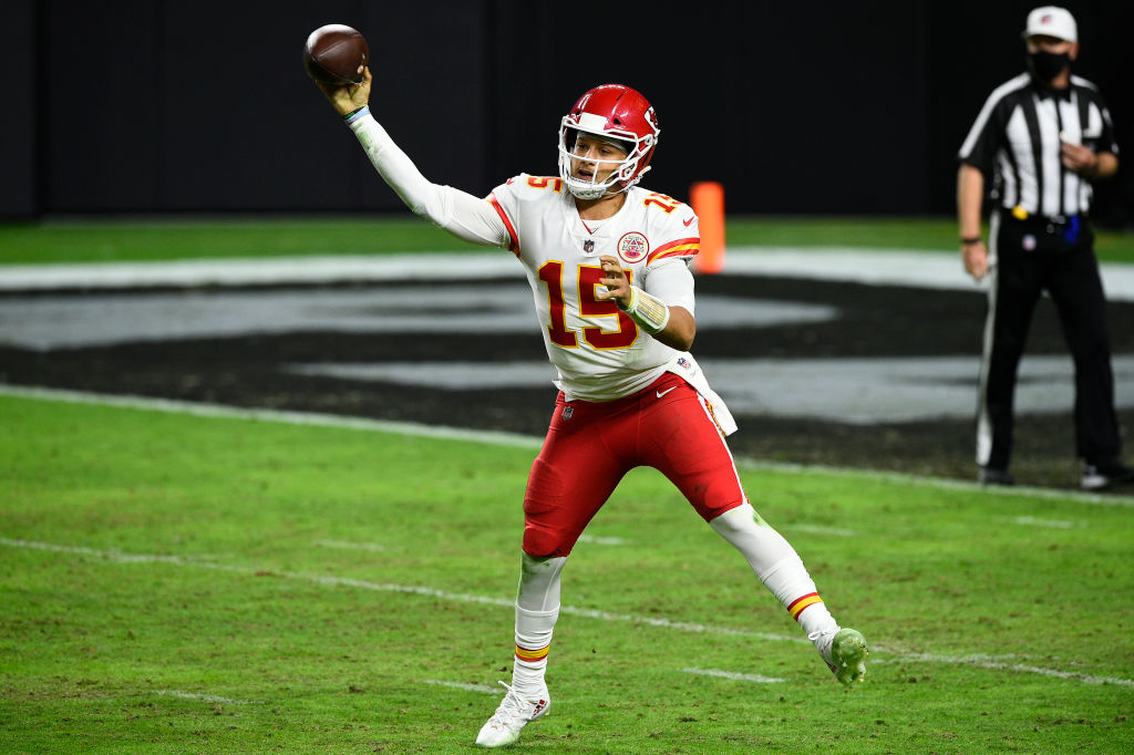 PFF's tweet photo. Highest-grade QBs since Week 5:
1. Deshaun Watson - 92.2
2. Patrick Mahomes - 90.6
3. Derek Carr - 86.1 https://t.co/64UoMqakpX