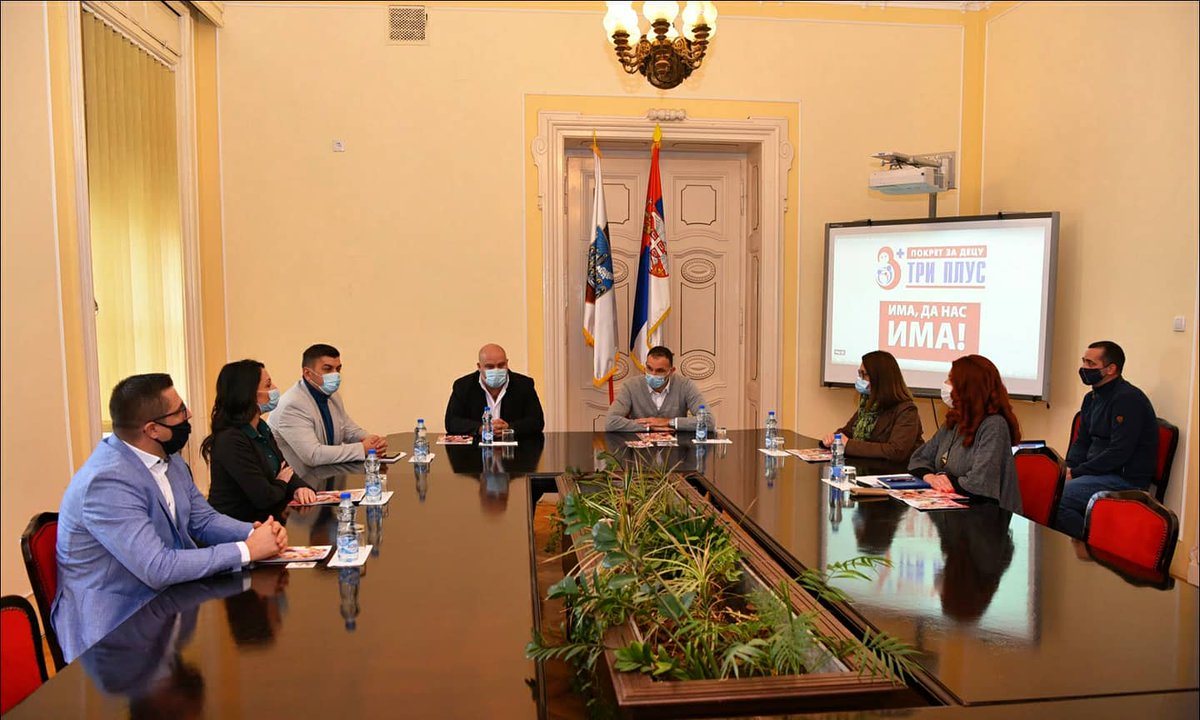 simo_salapura's tweet photo. Predstavljen projekat Pokreta za decu "Tri plus" - pomoć za porodice sa troje i više dece
Opširnije na:
https://t.co/eZjU7oWI6o
#gradzrenjanin #gradonačelnikzrenjaninasimosalapura #triplus #pomoćzaporodicesatrojeivišedece https://t.co/8hrgqNgKJ7