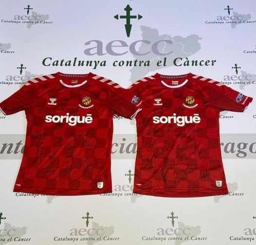 NASTICTARRAGONA's tweet photo. SOLIDARI | ❤️ Recorda que fins dijous pots col·laborar a l' #AllTogetherWeek de @TarragonaAecc 

🔊 Aconsegueix una de les 2 samarretes oficials del Nàstic signades per l'equip; una en subhasta i l'altra sorteig 

Suma’t a la causa 👉🏼 https://t.co/gaSn9gyXCK
✊🏼💨 #NàsticSolidari https://t.co/YR4oRqhLG2