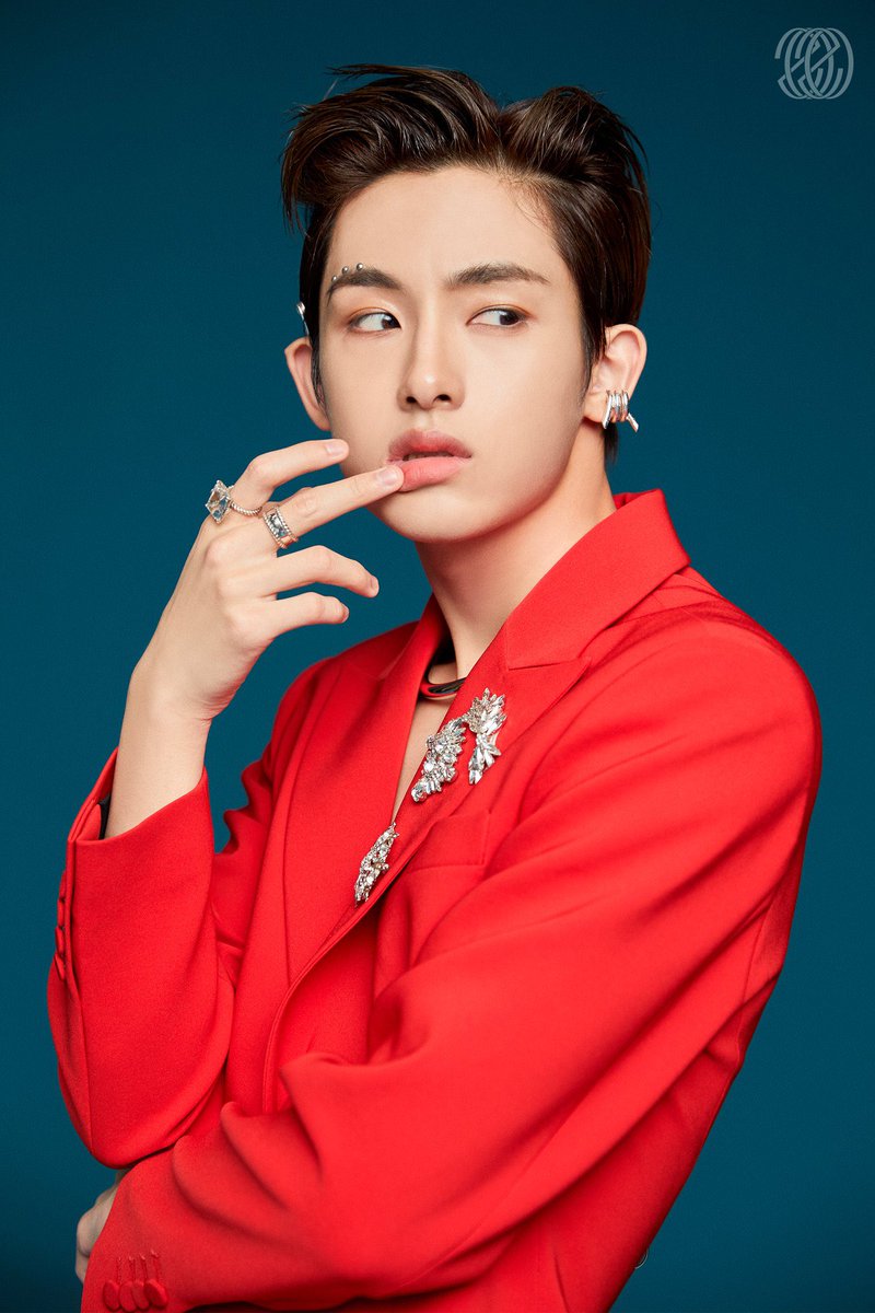 marSHAWexoL's tweet photo. Fml I’m still not over how good winwin looks https://t.co/japMzzNJ1k