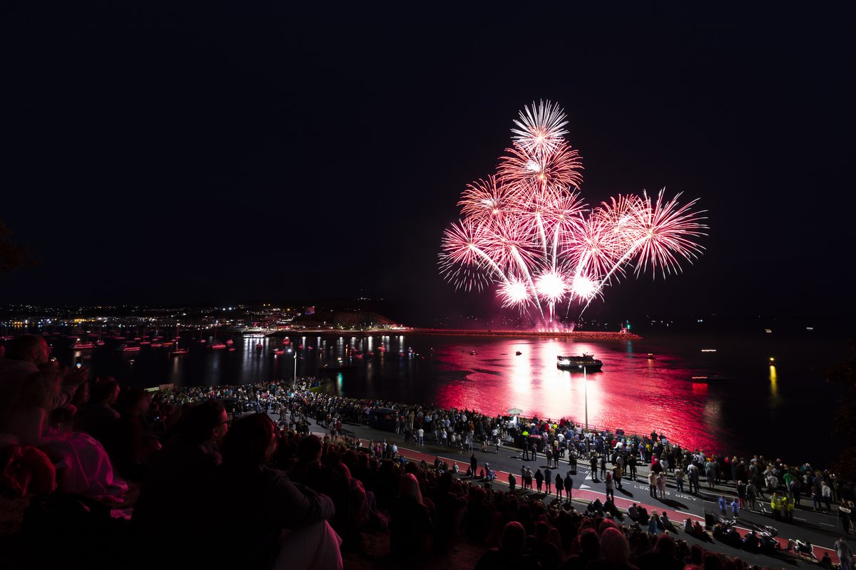 Plymouth Fireworks tweet media