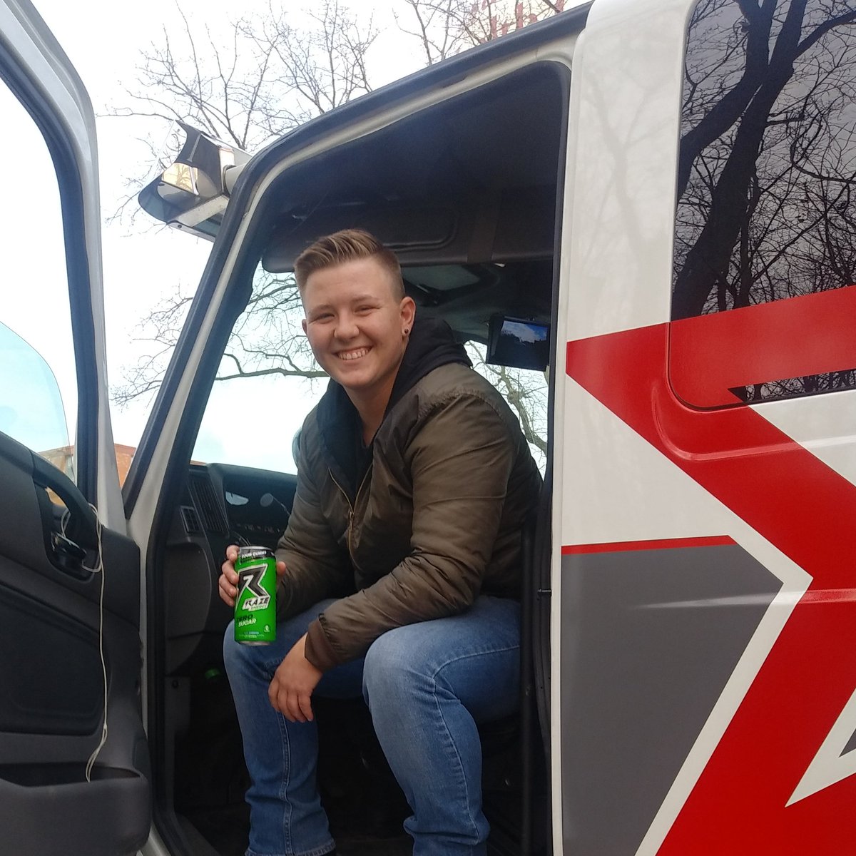 A_beach777's tweet photo. This is how I Raze ask me how you can Raze your day! @razeenergy #Razeenergy https://t.co/X5uCvsQQFO