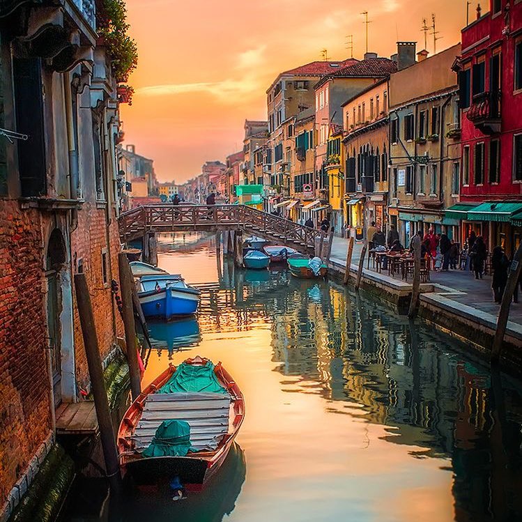 Walking Around Italy tweet media