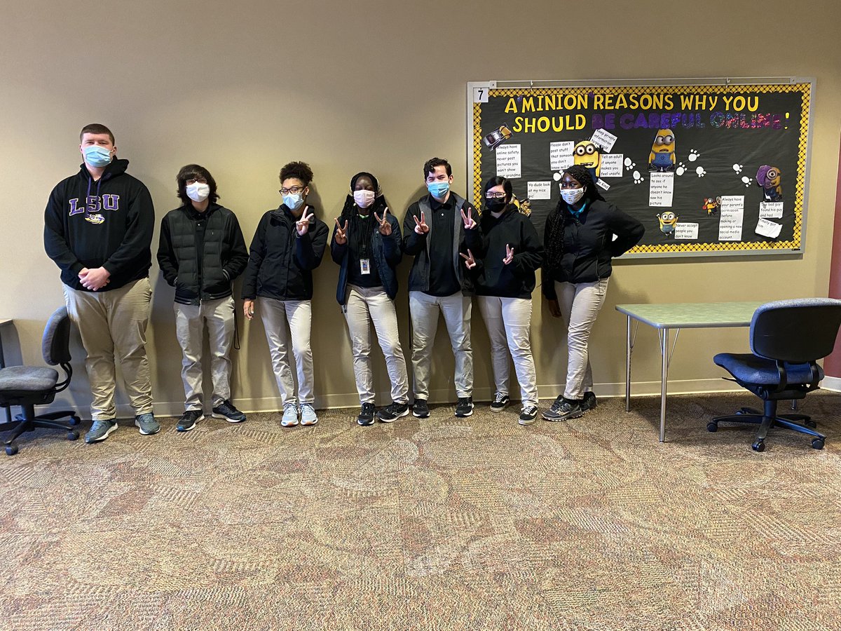 GruberMhs's tweet photo. When your whole class....shows up in the same outfit 😂 #mhsspartanstrong https://t.co/Wp4kS6wCMS