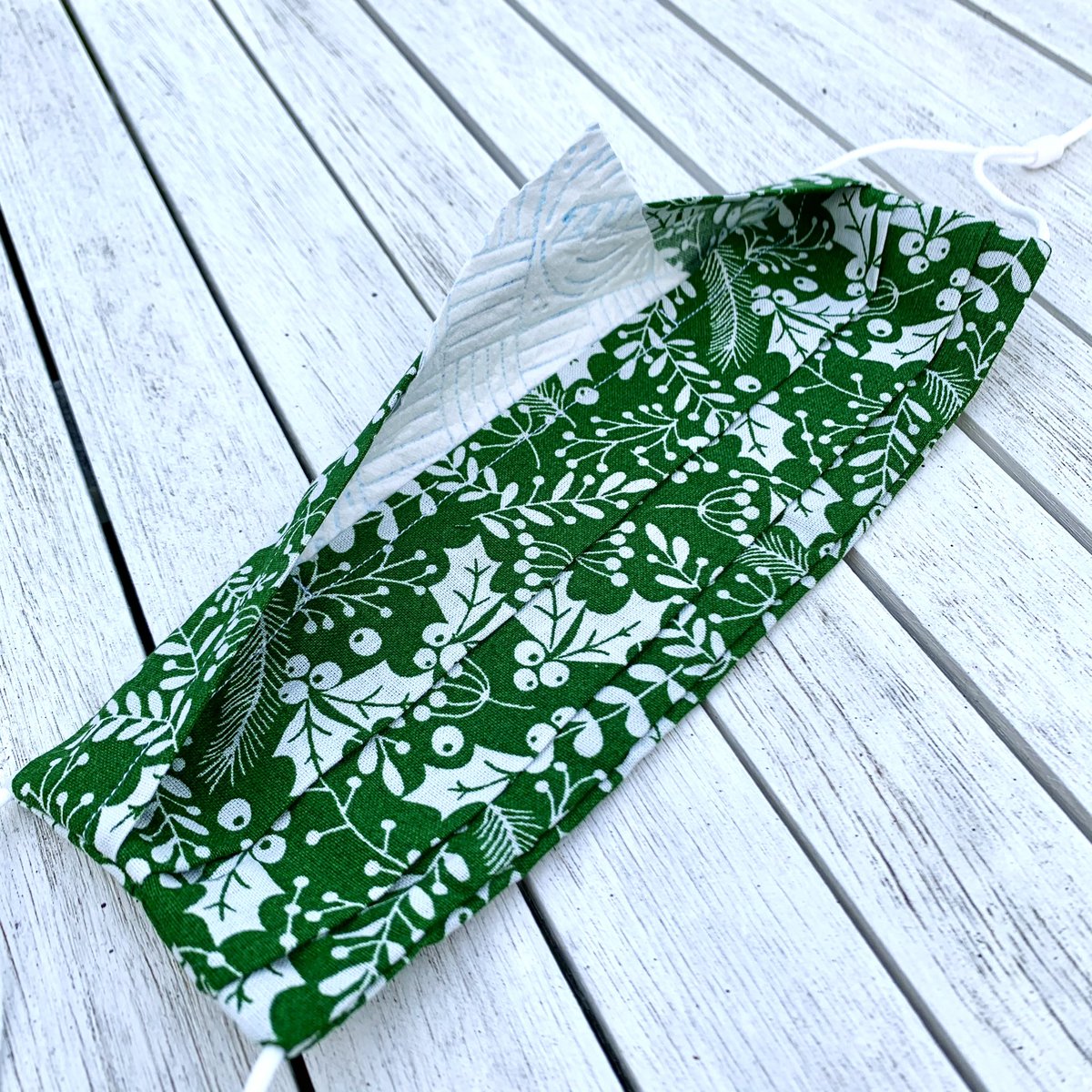 SewingSeaside's tweet photo. New Christmas face masks now in stock in the #Etsy shop! - These green and white face masks have a festive holly pattern to get you into the holiday spirit!🎄

Available in all sizes from kids to Adult Large. 

To buy yours now, just visit https://t.co/RC2bkocW17 
#facemasks https://t.co/aBrnJjHmNG