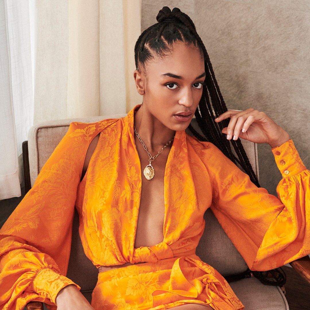 debeersgroup's tweet photo. “Aesthetically I adore them, but more than that, I feel empowered by their stories.” Indira Scott was struck by the beauty and inspirations behind our #ReSetCollective pendants. “Most importantly, they are being auctioned for a good cause.” Read more https://t.co/caRaCWhApA 💎 https://t.co/WdcSMTt2i2