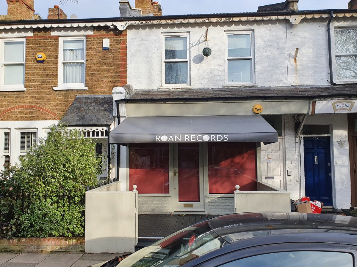 Radiant_Blinds's tweet photo. We fitted this fixed triangular canopy with valance to Roan Records in Teddington earlier this week. I think you'll agree the overall effect is neat and tidy and definitely spruced up this entrance for the owner. #Canopies #FixedFrame #LondonAwnings #Ra https://t.co/pvra2jmQkQ https://t.co/I8JFLuMk1c