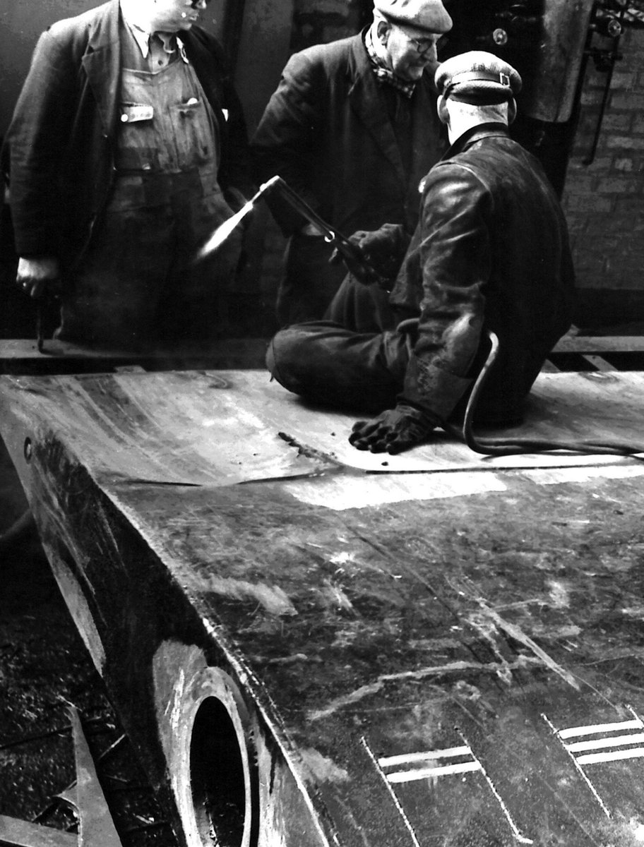AbdnArtMuseums's tweet photo. For today's Explore Your Archive look into our collections, we've got some items related to science and engineering at Aberdeen Harbour! #ExploreYourArchive #ArchiveTakeover https://t.co/7dJw1tdlQe