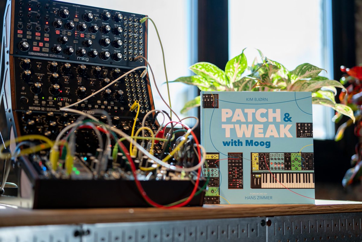 moogmusicinc's tweet image. Take ‘PATCH &amp;amp; TWEAK with Moog’ home for the holidays 🎁📖

Grab your copy here at the #MoogStore, at a Moog authorized dealer near you, or online at moogmusic.com today! 

moogmusic.com/products/patch…