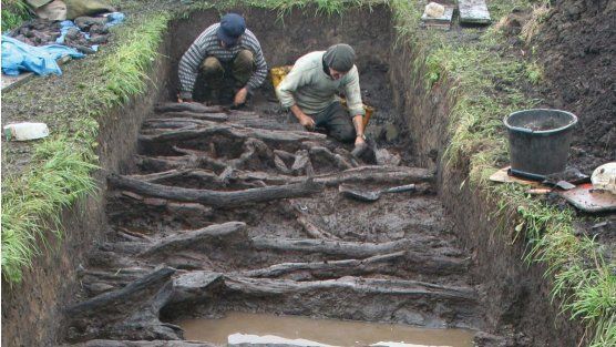   #Archaeology: Glastonbury Lake Village was an Iron Age settlement on an artificial island in Somerset, . Now, a new programme of dating reveals the site was founded ~160 BC and lasted ~100 years.Here's an  #AntiquityThread on the findings ()  https://buff.ly/35Ur10T  1/