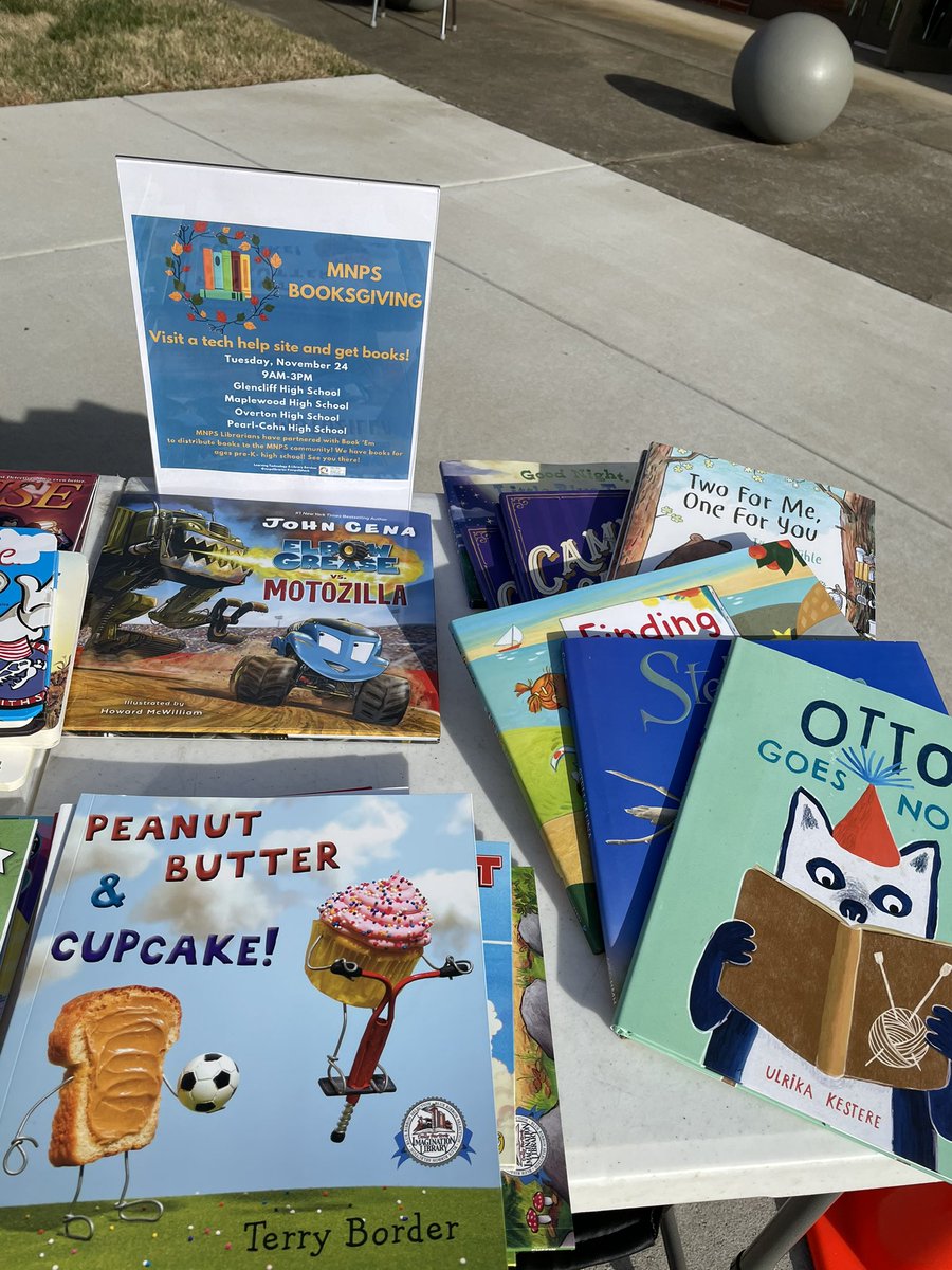 OvertonLibrary's tweet image. It’s Booksgiving! Stop by the Overton tech support center today to grab some FREE books to enjoy over the break! We’ll be here until 3pm! 😊📚

@MNPSLibraries @MetroSchools #mnpslibhack #booksgiving