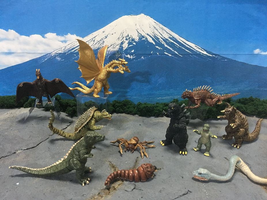 Twitter 上的 タカ Youtuber 怪獣総進撃など昭和ゴジラのいろんなシーンをhgゴジラで再現した動画 がようやくアクセス３万回超え 今年アップした動画はゴジラ映画にちなんだネタがないからあんまり伸びないなー ゴジラ Godzilla Hgゴジラクロニクル Hgゴジラ