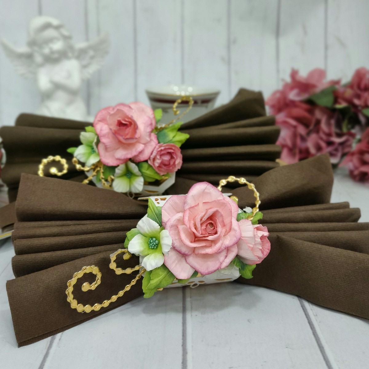 BeccaFeeken's tweet photo. We're sharing a new video! Looking for a way to dress up your holiday table? Learn how to make handmade 🌹 paper roses on an elegant napkin ring. Crafting DIY flowers are an easy way to customize holiday decor. https://t.co/89AtoF4tZh #paperflowers #thanksgiving #tabledecor https://t.co/ytz2vq1d2y