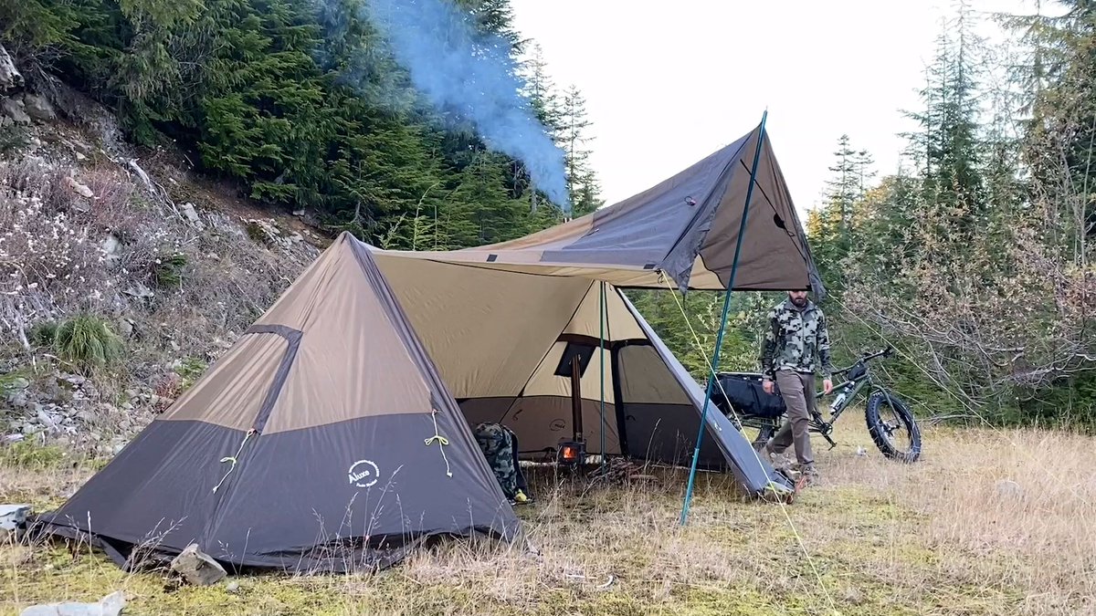 Famech36's tweet photo. I like this kind of shelter, which is warm in winter and ventilated in summer. Four Seasons hot Tent.@Pomoly_jp #hottent #wintercamping #shelter https://t.co/5Cu6MyxPyk